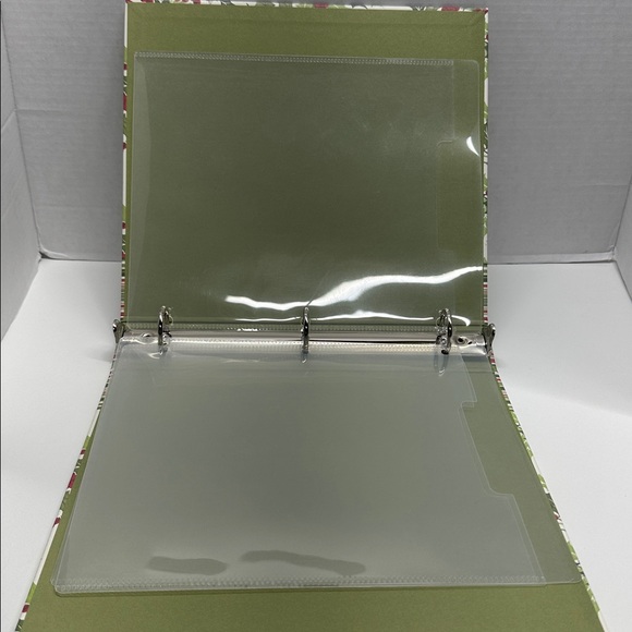 Anna Griffin Die and Stamp Storage 3 Ring Binder in Christmas Holly Scrapbooking - Picture 5 of 7